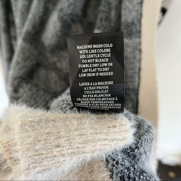 BLANK NYC My Everything Fuzzy Printed Cardigan XS - Picture 8 of 12